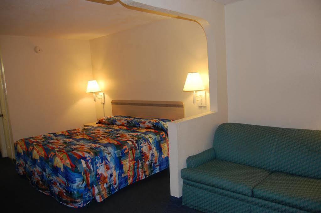 Days Inn By Wyndham Hardeeville Near Hilton Head Dış mekan fotoğraf